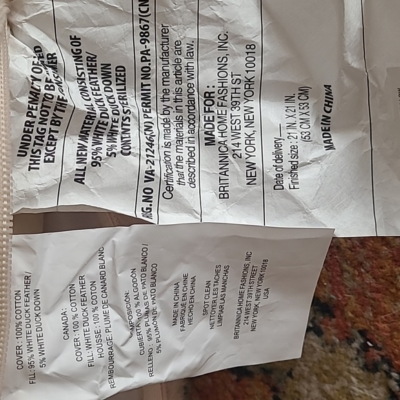 New Pair of UGG Manteo duck feather pillows - Picture 9 of 9